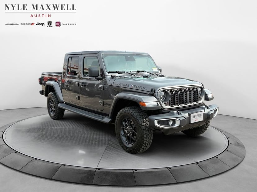 2026 Dodge Gladiator - Image 2