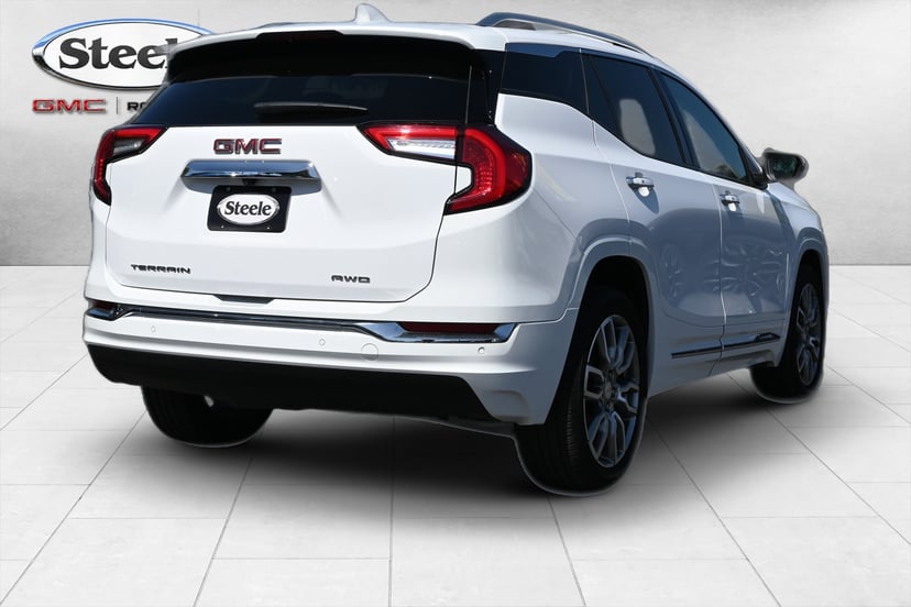 2024 GMC Terrain - Image 2