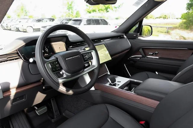 2026 Land Rover Range Rover - Image 3