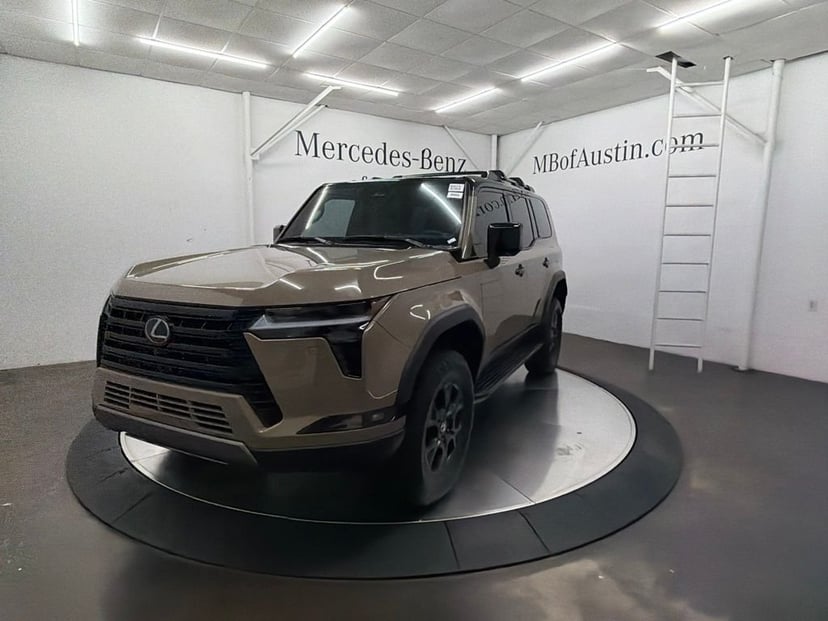 2025 Lexus GX - Image 3