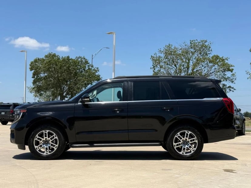 2025 Ford Expedition - Image 2