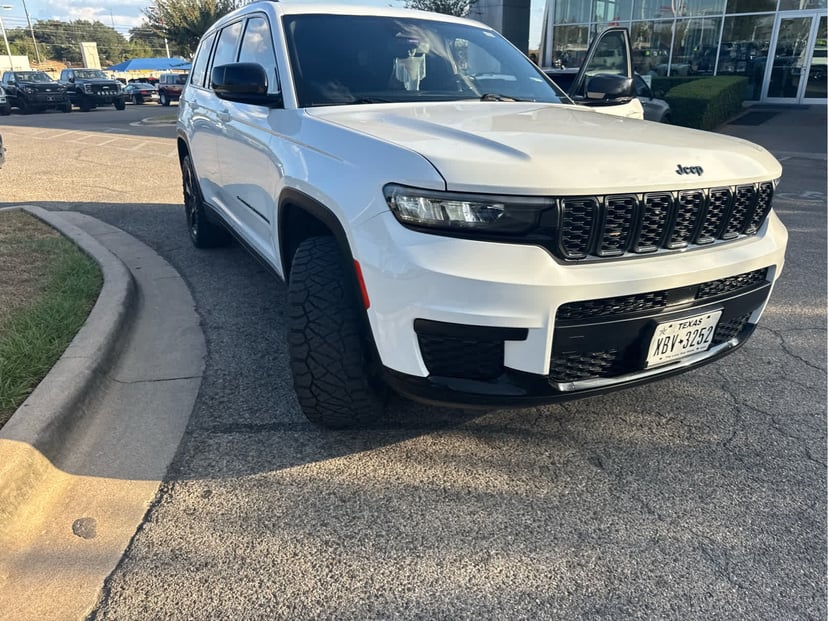 2023 Jeep Grand Cherokee - Image 1