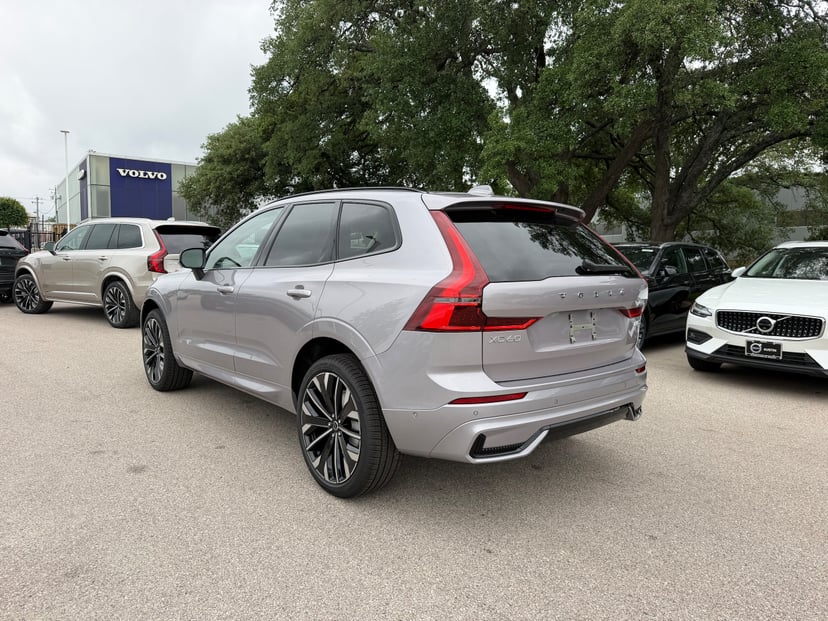 2026 Volvo XC60 - Image 3