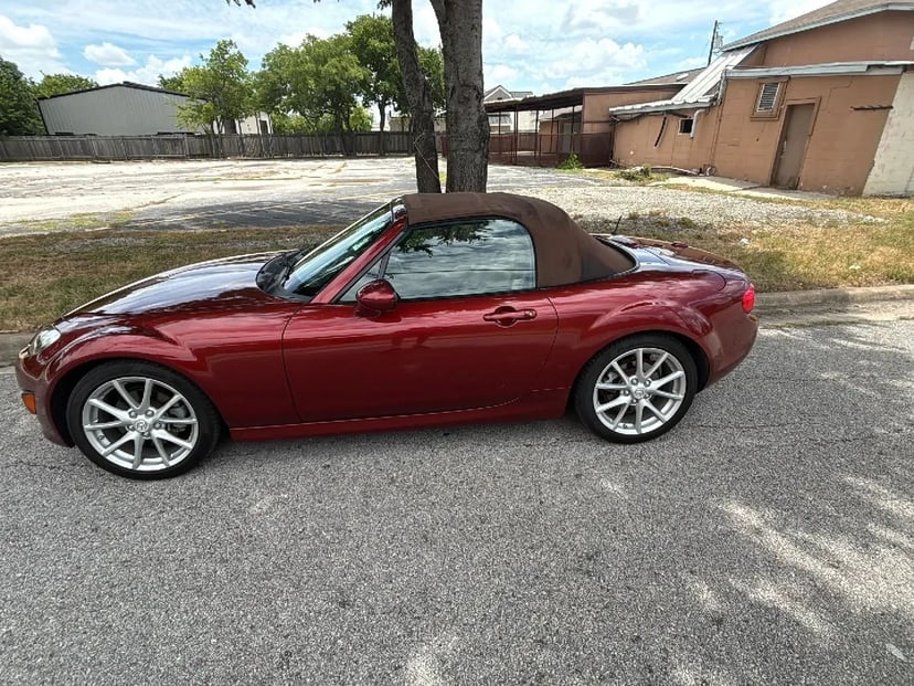 2010 Mazda MX-5 - Image 2