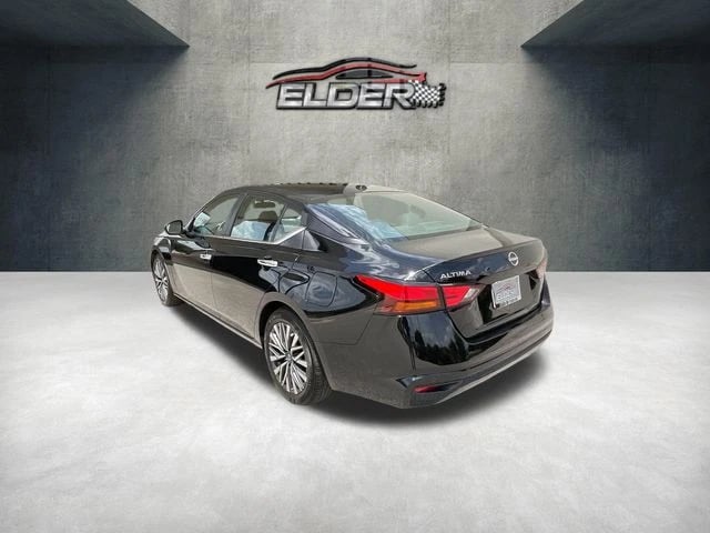 2025 Nissan Altima - Image 2