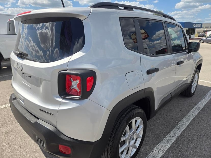 2019 Jeep Renegade - Image 2