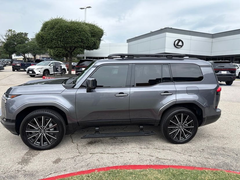 2025 Lexus GX - Image 2