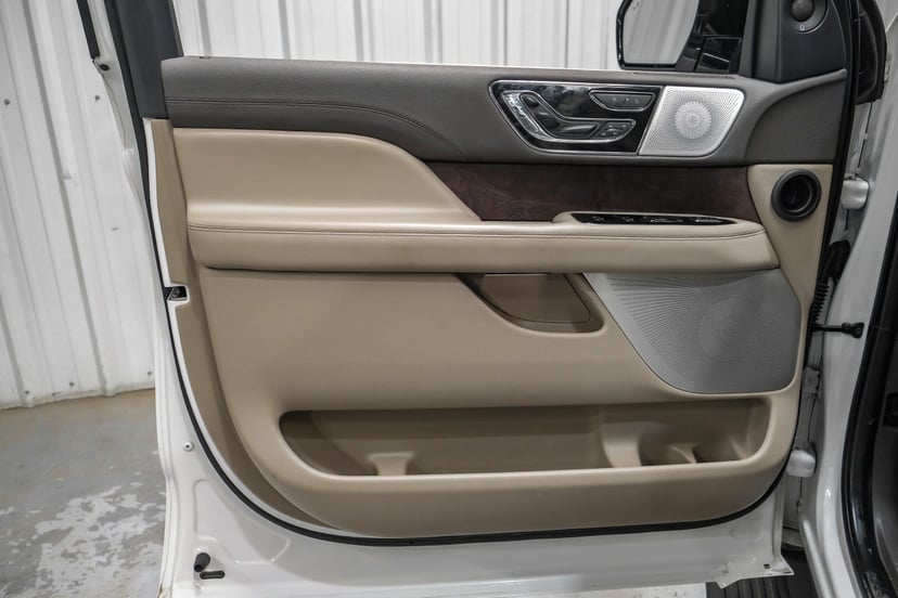 2022 Lincoln Navigator Reserve L - Image 2