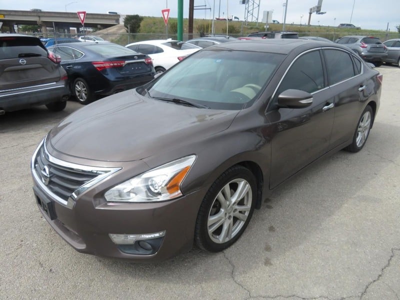 2013 Nissan Altima - Image 2