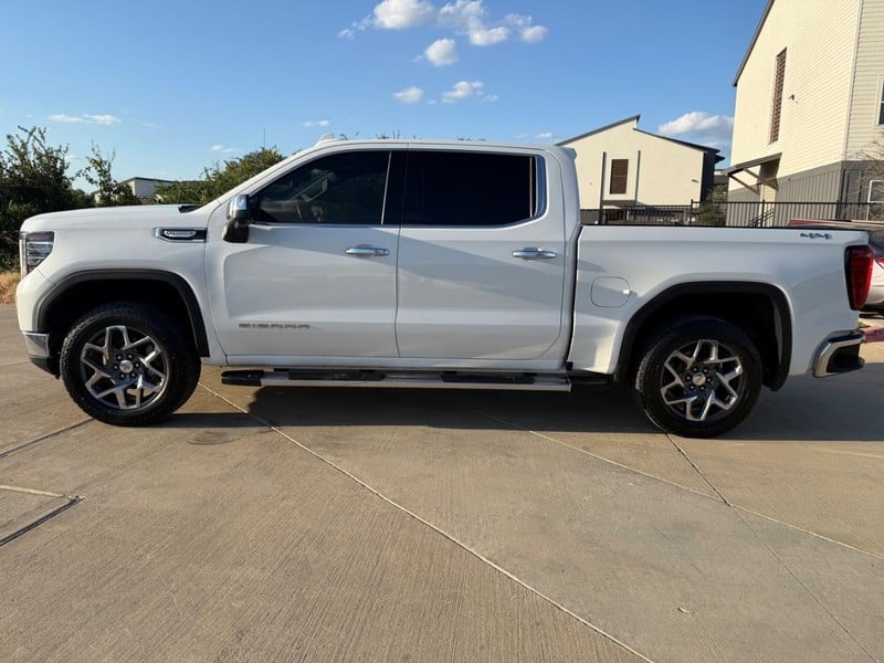 2025 GMC Sierra 1500 - Image 1