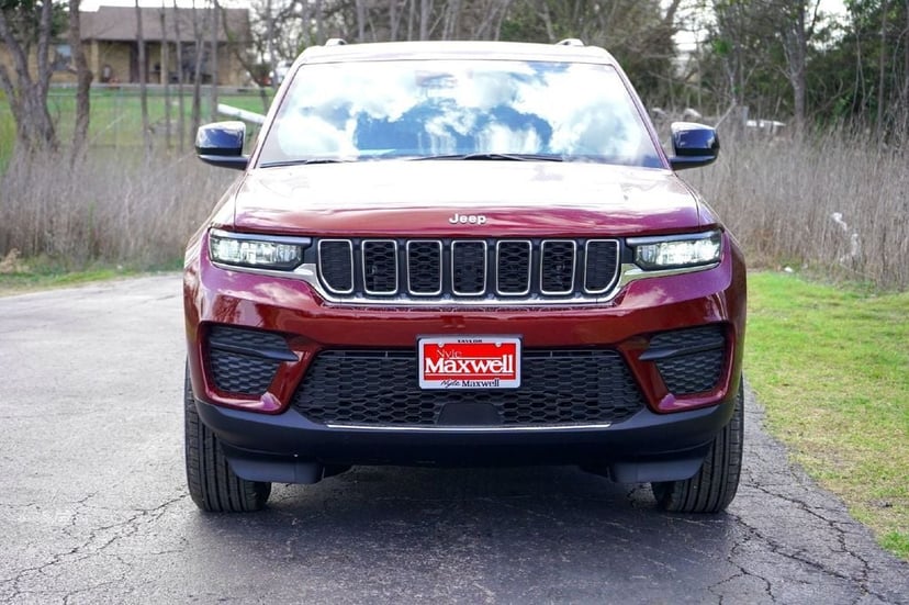 2026 Jeep Grand Cherokee - Image 2