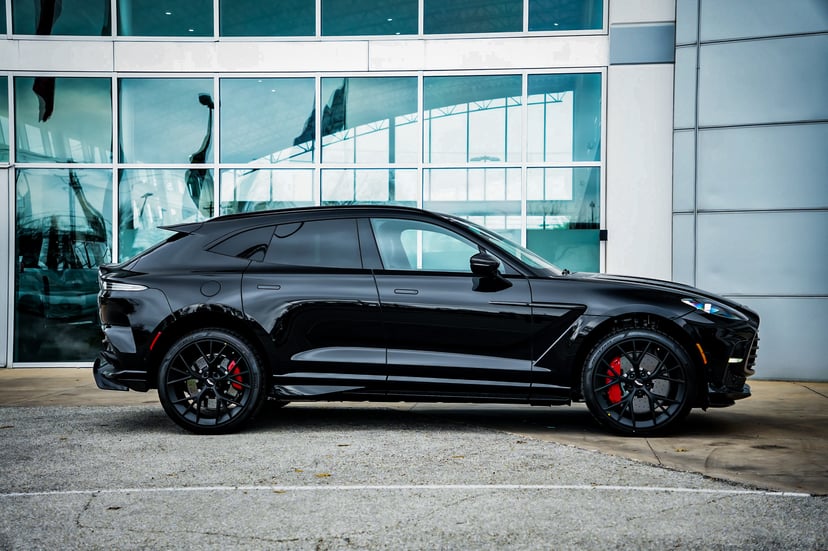 2025 Aston Martin DBX - Image 2