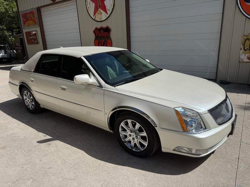 2009 Cadillac DTS - Image 1