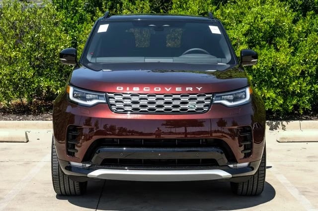 2026 Land Rover Discovery - Image 3