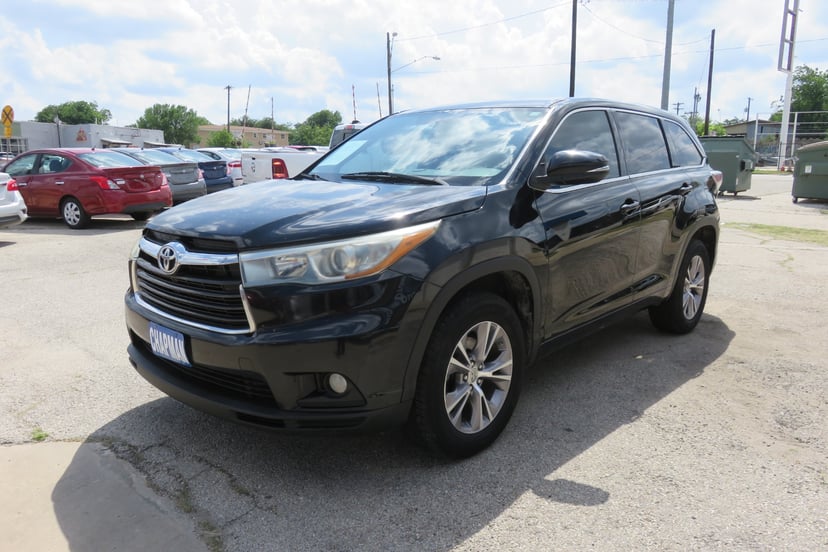 2015 Toyota Highlander - Image 1