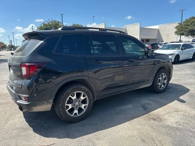 2023 Honda Passport TrailSport 4D Sport Utility Crystal Black Pearl - Image 2