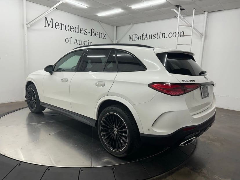 2025 Mercedes-Benz GLC - Image 3