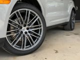 2026 Porsche Macan - Preview 6