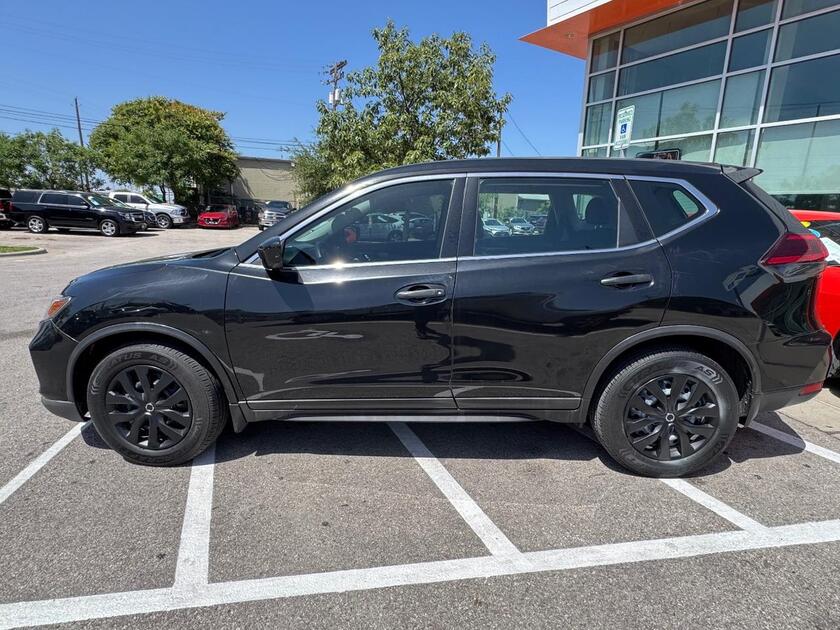 2018 Nissan Rogue - Image 2