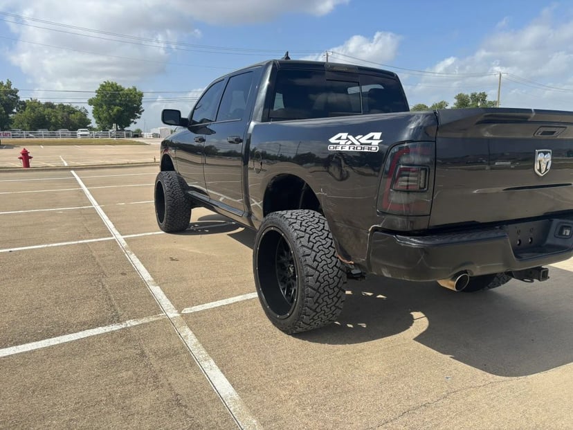 2016 Ram 1500 - Image 3