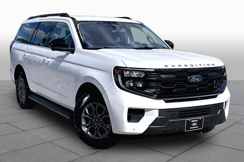 2025 Ford Expedition - Image 2