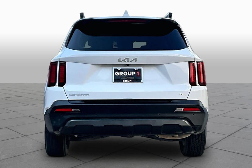 2023 Kia Sorento - Image 3