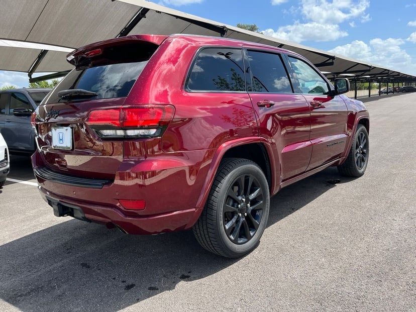 2017 Jeep Grand Cherokee - Image 3