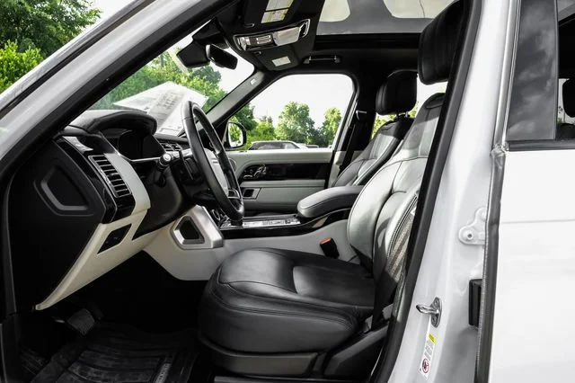 2019 Land Rover Range Rover - Image 2