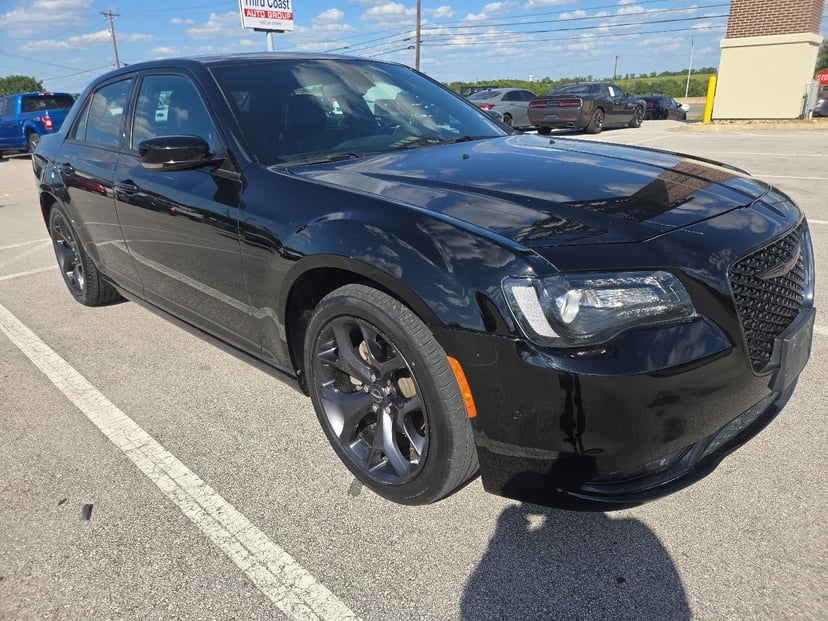 2023 Chrysler 300 - Image 2