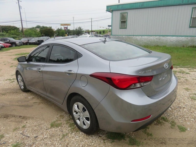 2016 Hyundai Elantra - Image 3