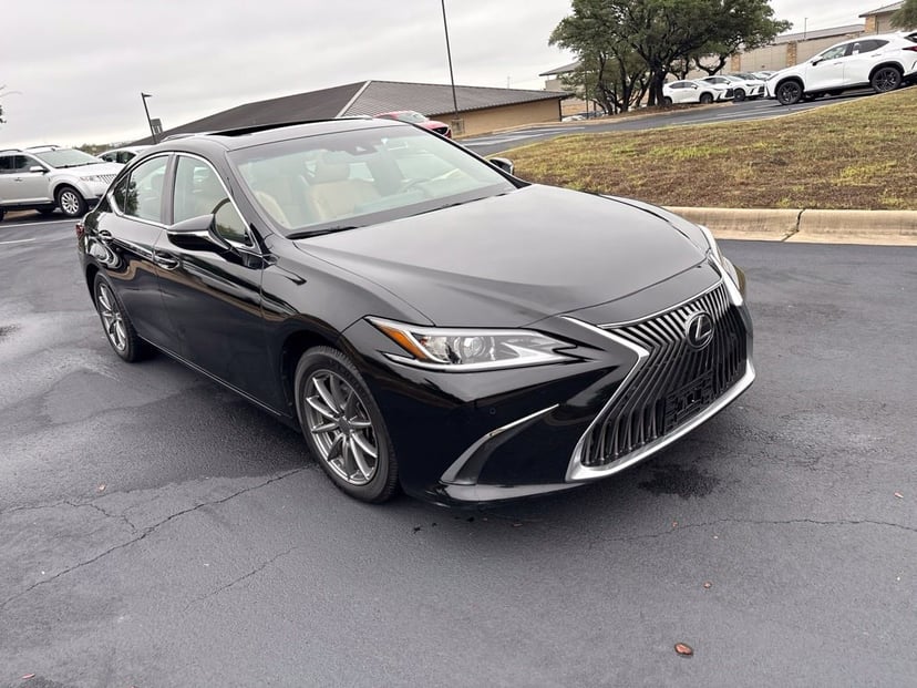 2019 Lexus ES - Image 1