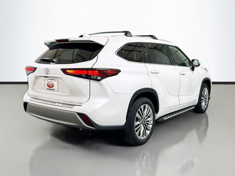 2025 Toyota Highlander - Image 3