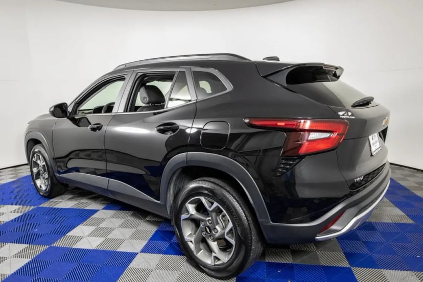 2025 Chevrolet Trax - Image 3