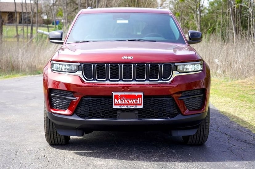2026 Jeep Grand Cherokee Laredo X - Image 2
