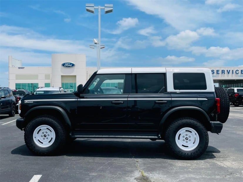 2025 Ford Bronco - Image 3