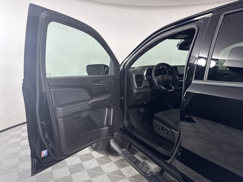 2025 GMC Canyon - Image 3
