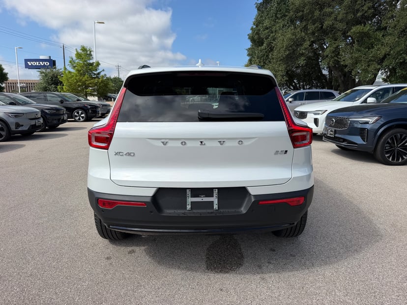 2026 Volvo XC40 - Image 3