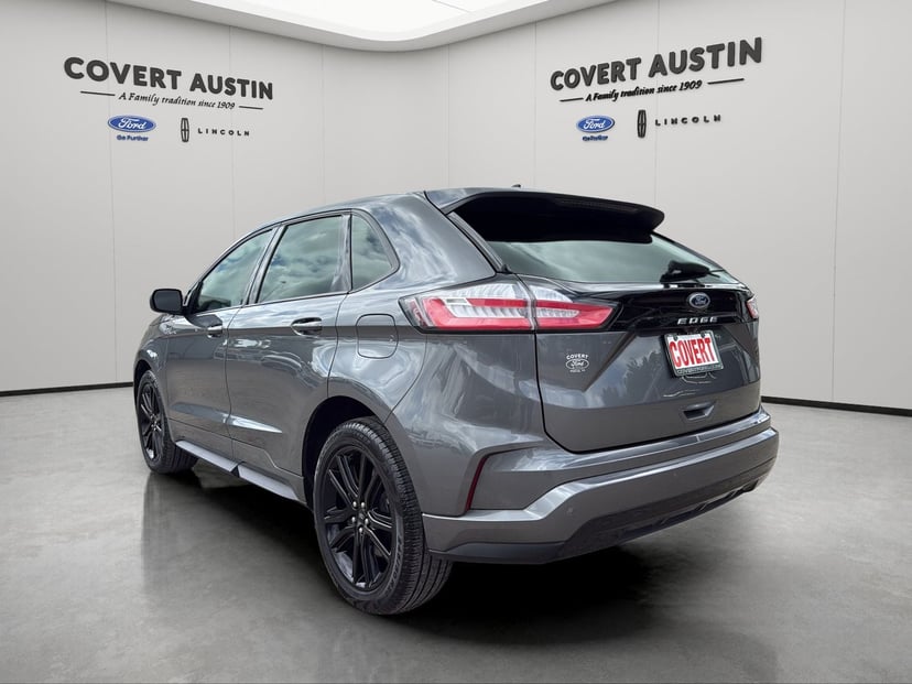 2023 Ford Edge - Image 3