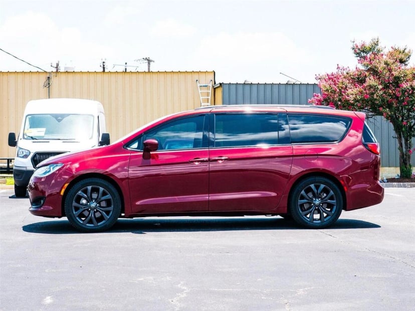 2019 Chrysler Pacifica - Image 3
