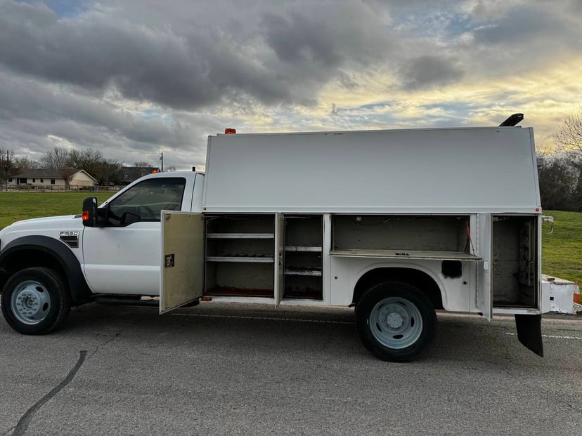 2008 Ford F-550 - Image 2