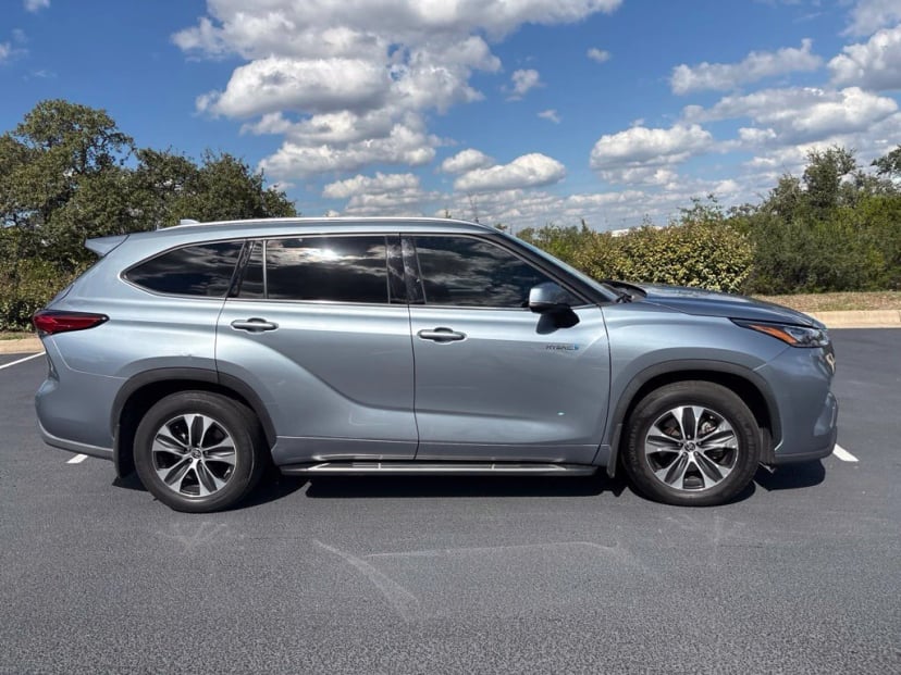 2020 Toyota Highlander - Image 1