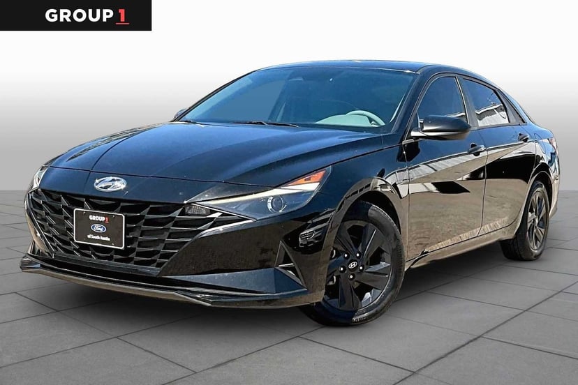 2023 Hyundai Elantra - Image 3
