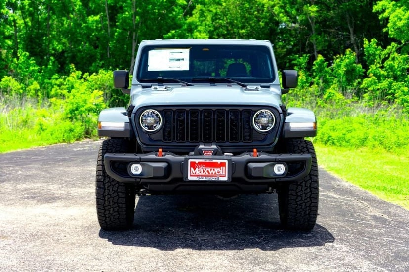 2026 Jeep Gladiator - Image 2