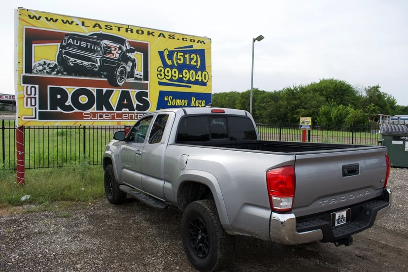 2016 Toyota Tacoma - Image 2
