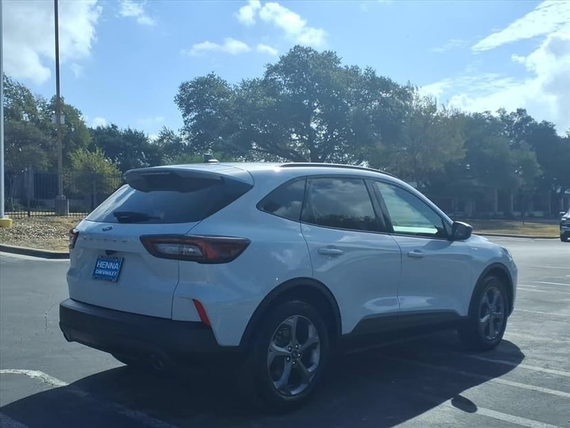 2025 Ford Escape - Image 3