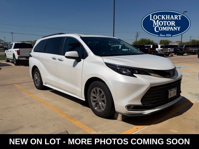 2024 Toyota Sienna - Image 1