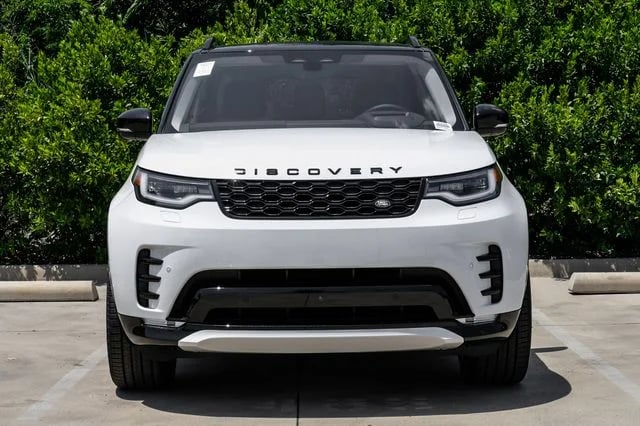 2026 Land Rover Discovery - Image 2