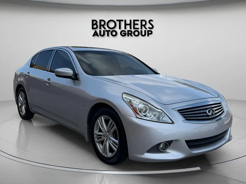 2015 Infiniti q40 - Image 3