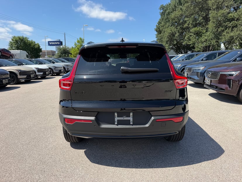 2026 Volvo XC40 - Image 2