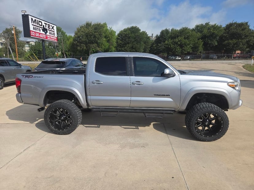 2018 Toyota Tacoma - Image 3